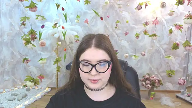 Snapshot of NicoleFoxery chatting on 05.27.26 NicoleFoxery online show from 05.27.26