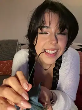 Evie-Luna online show from 12.13.24