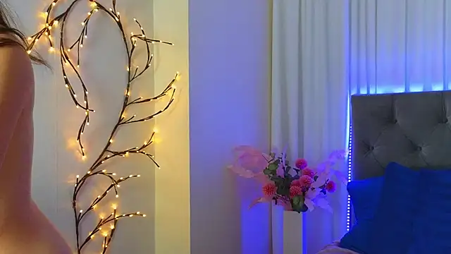 Ariana Petite online show from 04.29.26