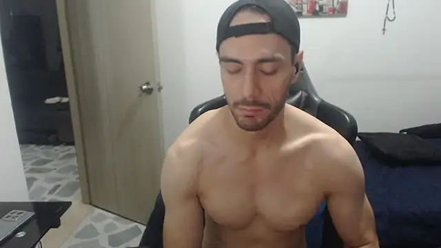 Snapshot of samuelgarcia_ chatting on 12.22.25 samuelgarcia online show from 12.22.25