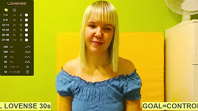 Snapshot of Ultra_Meow chatting on 12.18.25 Ultra Meow online show from 12.18.25