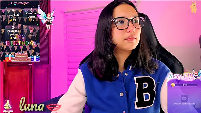 Snapshot of Luniverse chatting on 01.04.25 Luniverse online show from 01.04.25