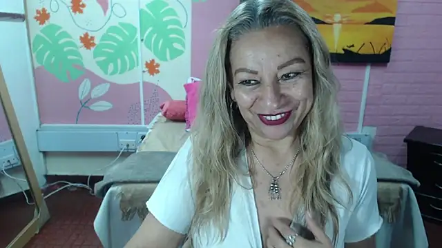 Snapshot of ZAMANTHA chatting on 02.06.25 ZAMANTHA online show from 02.06.25