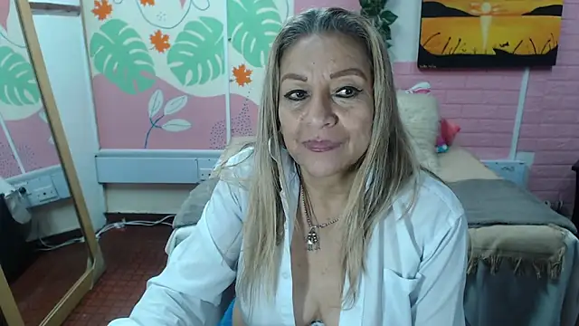 Snapshot of ZAMANTHA chatting on 02.22.25 ZAMANTHA online show from 02.22.25