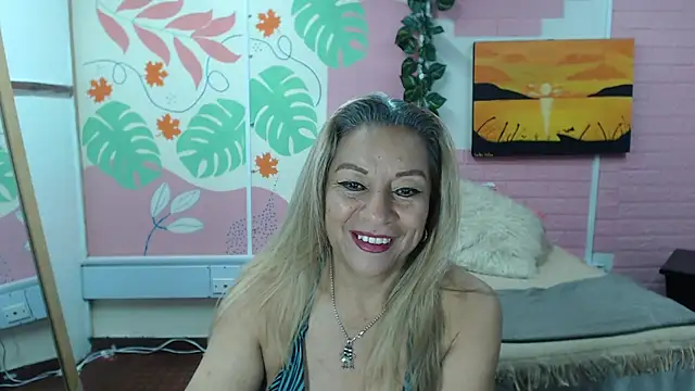 Snapshot of ZAMANTHA chatting on 03.05.25 ZAMANTHA online show from 03.05.25