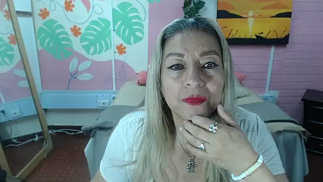 Snapshot of ZAMANTHA chatting on 09.16.25 ZAMANTHA online show from 09.16.25