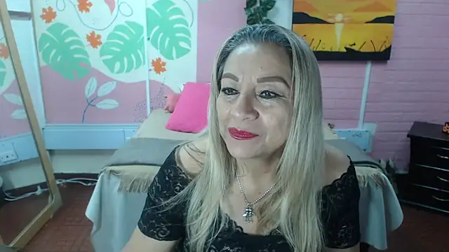 Snapshot of ZAMANTHA chatting on 10.04.25 ZAMANTHA online show from 10.04.25