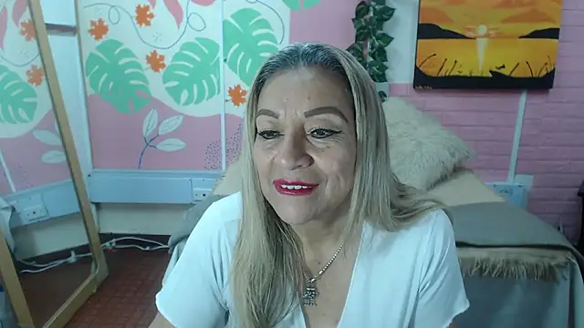 Snapshot of ZAMANTHA chatting on 10.15.25 ZAMANTHA online show from 10.15.25