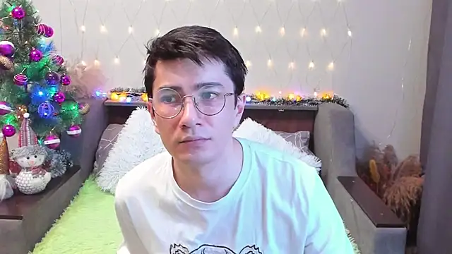 Snapshot of Yumi_steve chatting on 12.14.24 Yumi steve online show from 12.14.24