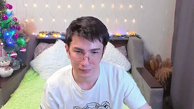 Snapshot of Yumi_steve chatting on 12.15.24 Yumi steve online show from 12.15.24