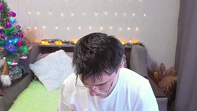 Snapshot of Yumi_steve chatting on 12.30.24 Yumi steve online show from 12.30.24