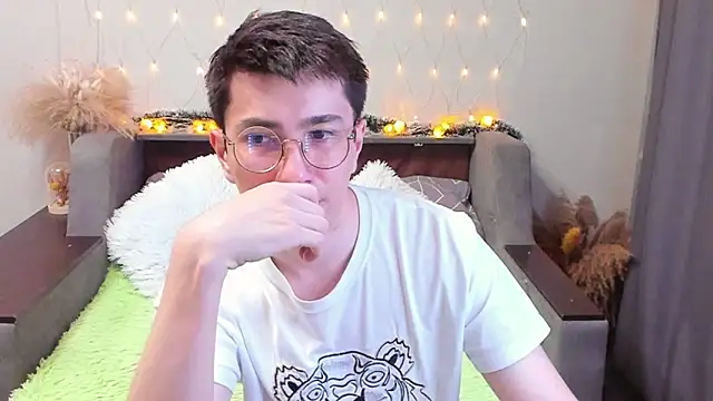 Snapshot of Yumi_steve chatting on 01.18.25 Yumi steve online show from 01.18.25