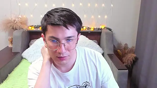 Snapshot of Yumi_steve chatting on 01.31.25 Yumi steve online show from 01.31.25