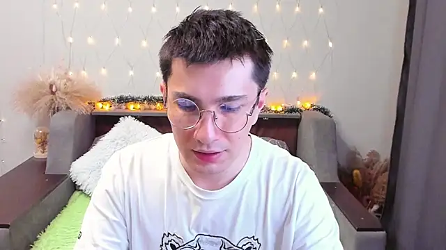 Snapshot of Yumi_steve chatting on 03.01.25 Yumi steve online show from 03.01.25