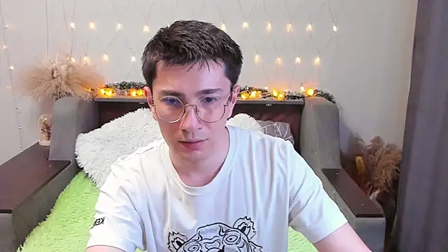 Snapshot of Yumi_steve chatting on 03.15.25 Yumi steve online show from 03.15.25