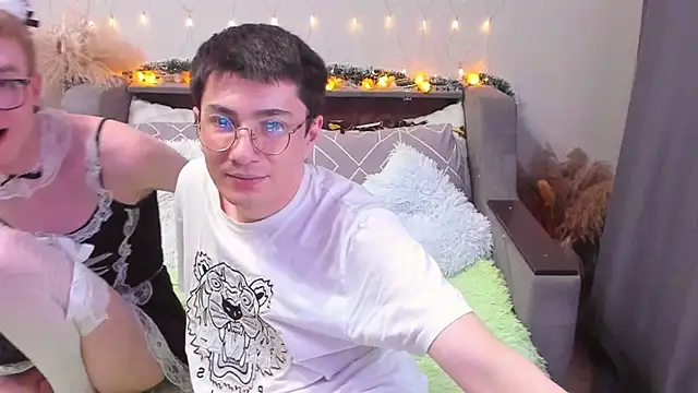 Snapshot of Yumi_steve chatting on 03.22.25 Yumi steve online show from 03.22.25