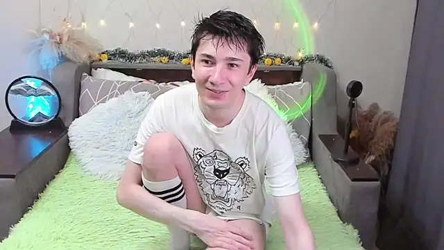 Snapshot of Yumi_steve chatting on 10.25.25 Yumi steve online show from 10.25.25