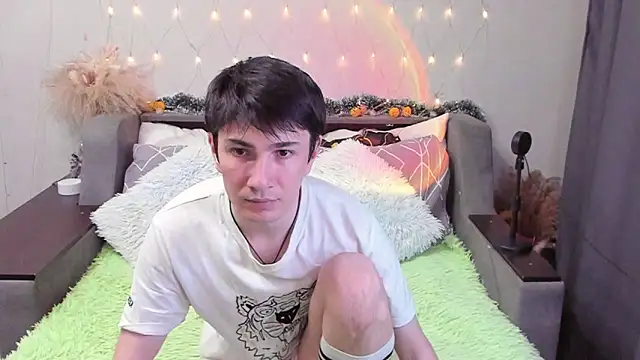 Snapshot of Yumi_steve chatting on 11.16.25 Yumi steve online show from 11.16.25