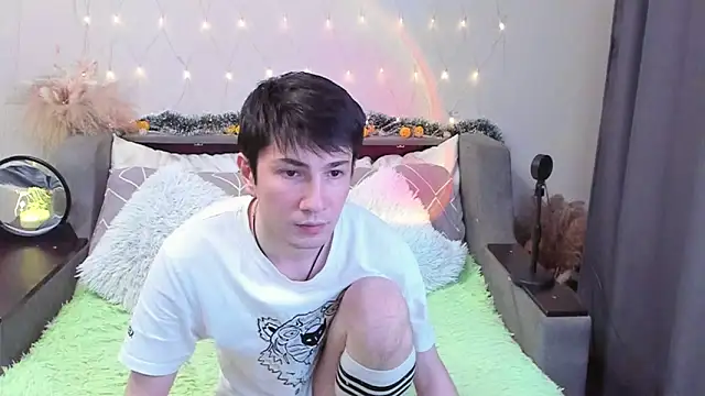 Snapshot of Yumi_steve chatting on 11.18.25 Yumi steve online show from 11.18.25