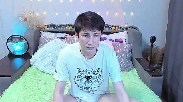 Snapshot of Yumi_steve chatting on 11.24.25 Yumi steve online show from 11.24.25