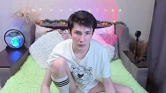 Snapshot of Yumi_steve chatting on 11.25.25 Yumi steve online show from 11.25.25