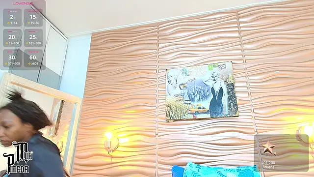 mia pineda online show from 09.27.25