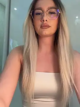 Snapshot of mollyxxx chatting on 03.09.26 mollyxxx online show from 03.09.26