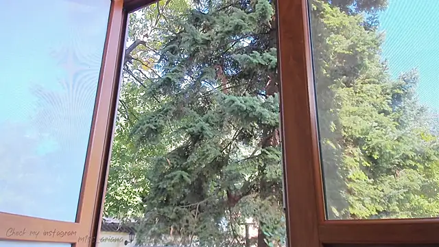 Snapshot of Miss_Ariana_ chatting on 09.14.25 Miss Ariana  online show from 09.14.25