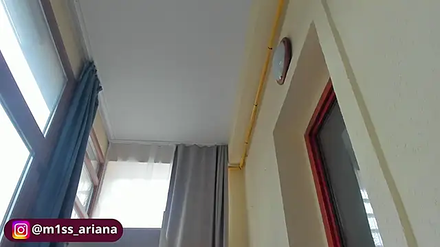 Snapshot of Miss_Ariana_ chatting on 11.19.25 Miss Ariana online show from 11.19.25