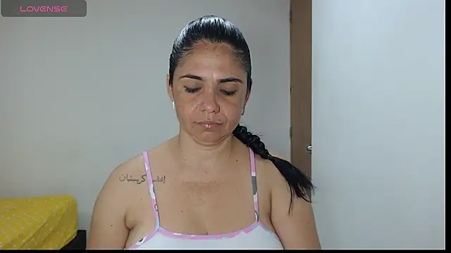 Snapshot of selena_ferri chatting on 09.29.25 selena ferri online show from 09.29.25