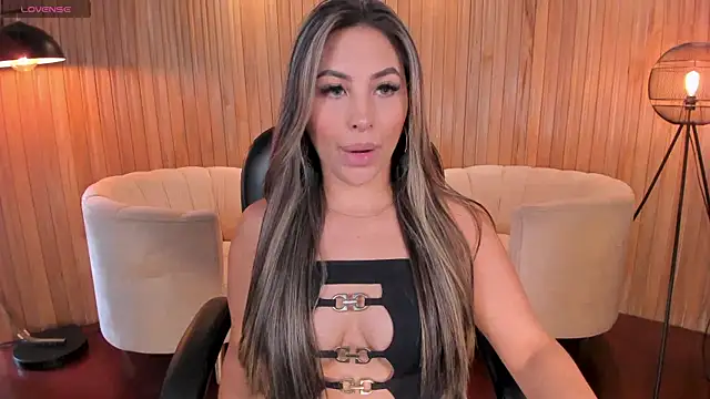 MiaRoberts1 online show from 01.29.25