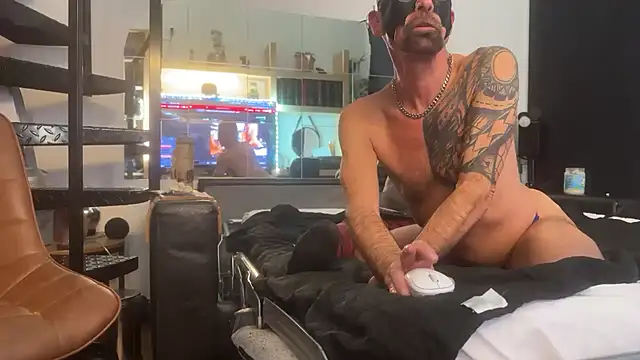 Snapshot of Sportparis4 chatting on 10.27.25 Sportparis4 online show from 10.27.25