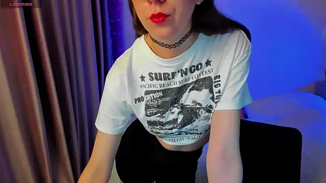 Snapshot of CurlySteph chatting on 10.05.25 CurlySteph online show from 10.05.25