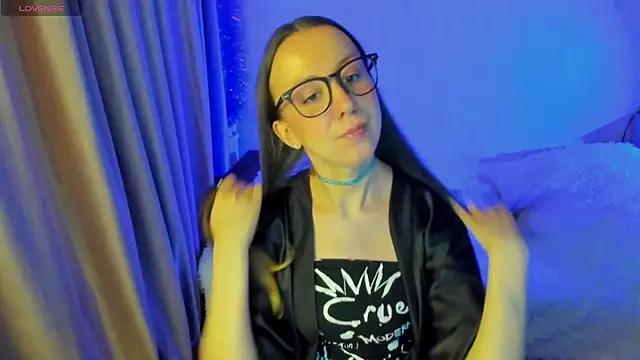 Snapshot of CurlySteph chatting on 10.31.25 CurlySteph online show from 10.31.25