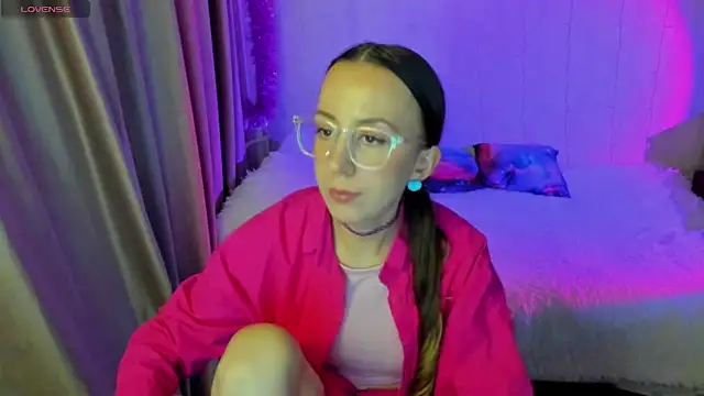 Snapshot of CurlySteph chatting on 11.10.25 CurlySteph online show from 11.10.25