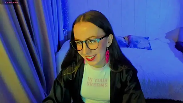 Snapshot of CurlySteph chatting on 11.30.25 CurlySteph online show from 11.30.25