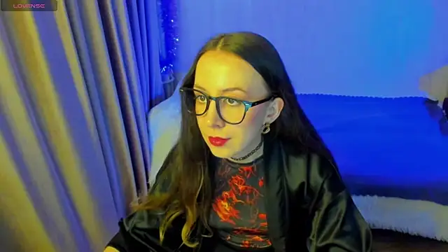 Snapshot of CurlySteph chatting on 12.05.25 CurlySteph online show from 12.05.25