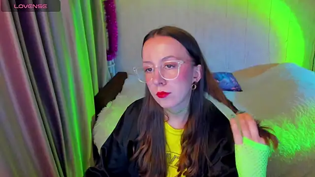 Snapshot of CurlySteph chatting on 12.14.25 CurlySteph online show from 12.14.25