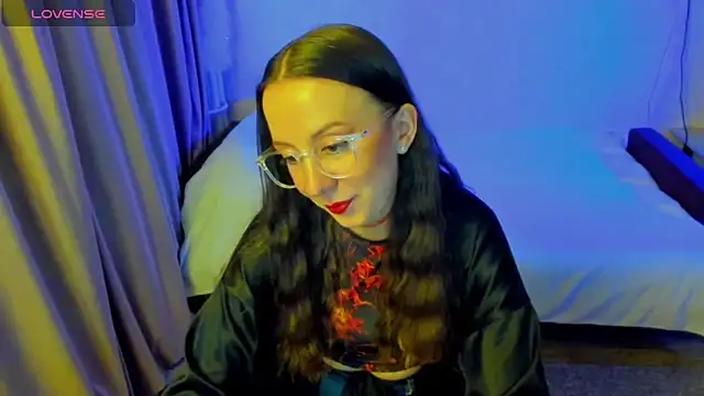 CurlySteph online show from 04.30.26