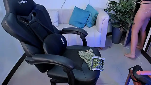 SaraParker  online show from 01.21.25