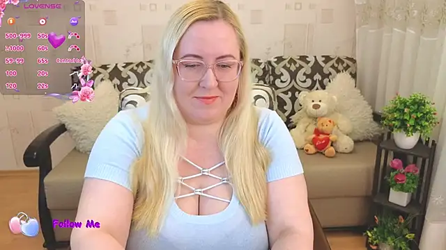 Snapshot of Ginesia chatting on 02.19.25 Ginesia online show from 02.19.25