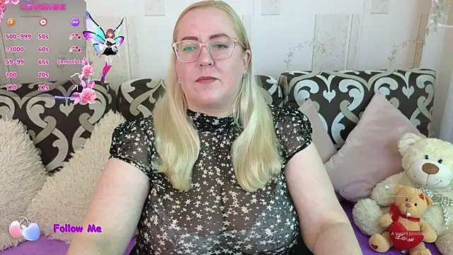 Snapshot of Ginesia chatting on 09.13.25 Ginesia online show from 09.13.25