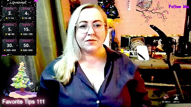Snapshot of Ginesia chatting on 12.15.25 Ginesia online show from 12.15.25