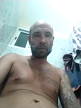 Snapshot of Kamil351 chatting on 10.02.25 Kamil351 online show from 10.02.25