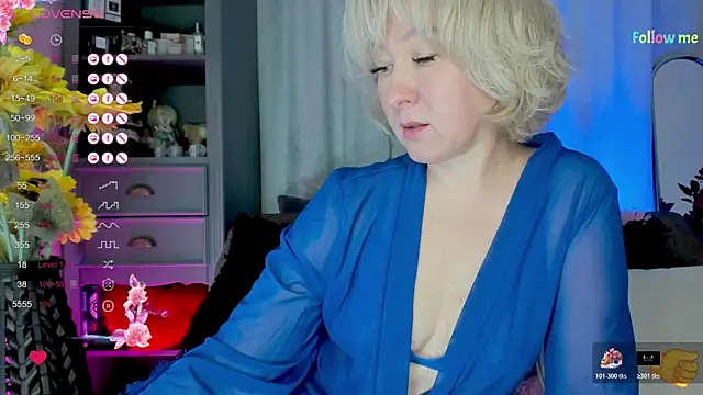 Mia Wintermood online show from 11.05.25