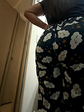 Snapshot of nurse_becky chatting on 12.14.25 nurse becky online show from 12.14.25