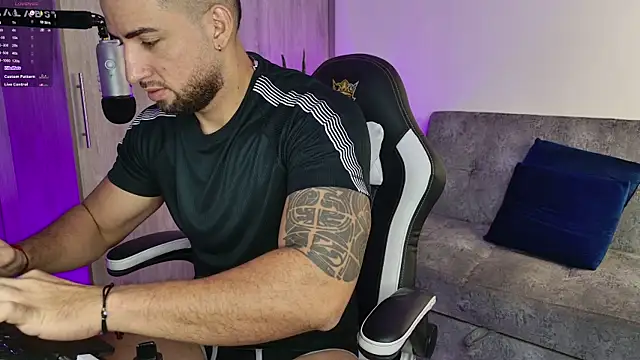 Snapshot of mr_david_cox chatting on 02.13.25 mr david cox online show from 02.13.25