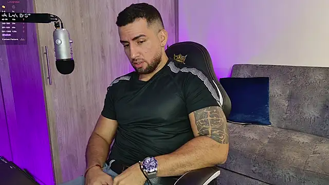 Snapshot of mr_david_cox chatting on 02.14.25 mr david cox online show from 02.14.25