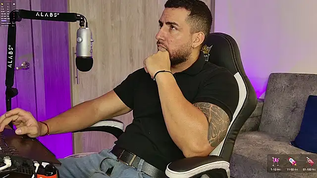 Snapshot of mr_david_cox chatting on 02.19.25 mr david cox online show from 02.19.25