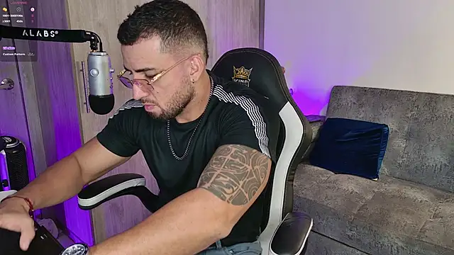 Snapshot of mr_david_cox chatting on 02.28.25 mr david cox online show from 02.28.25